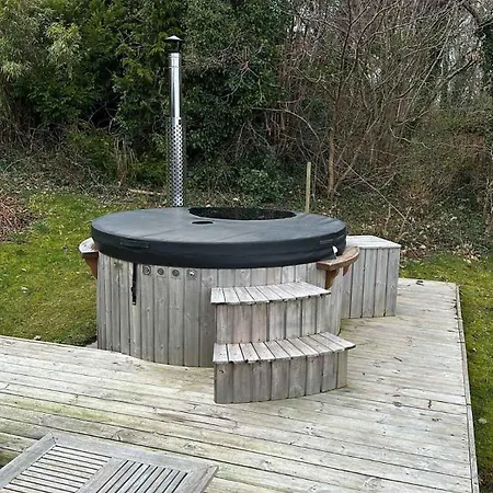 Lovely Summer House With A Fantastic View 펜션 *